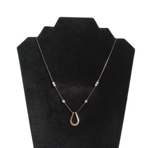 Gold Toned Lightweight Beaded Single Strand Horseshoe Shaped Pendant Necklace